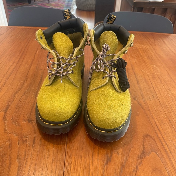 NWT!  Men’s green Doc Martens boots.  Size 11 - Picture 2 of 3